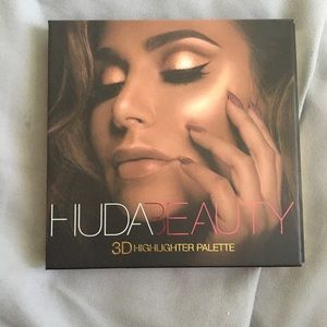 Huda Beauty Highlight palette